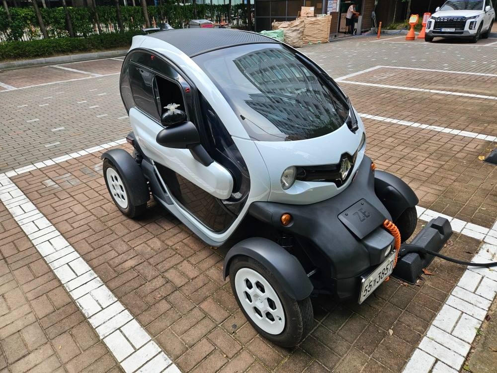 트위지 2인승(6.1KWh) 라이프(55km) 매물 썸네일