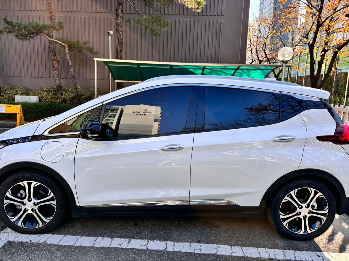 볼트 BEV(66kWh/414km) FWD 프리미어 매물 썸네일