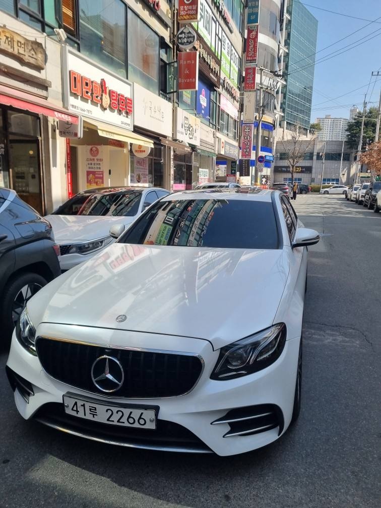 E 클래스 W213 E220 d 전기형 (163마력)아방가르드 매물 썸네일