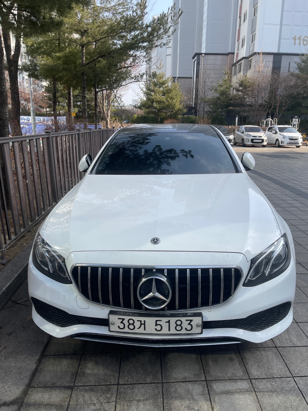 E 클래스 W213 E200 전기형 (211마력)아방가르드 매물 썸네일