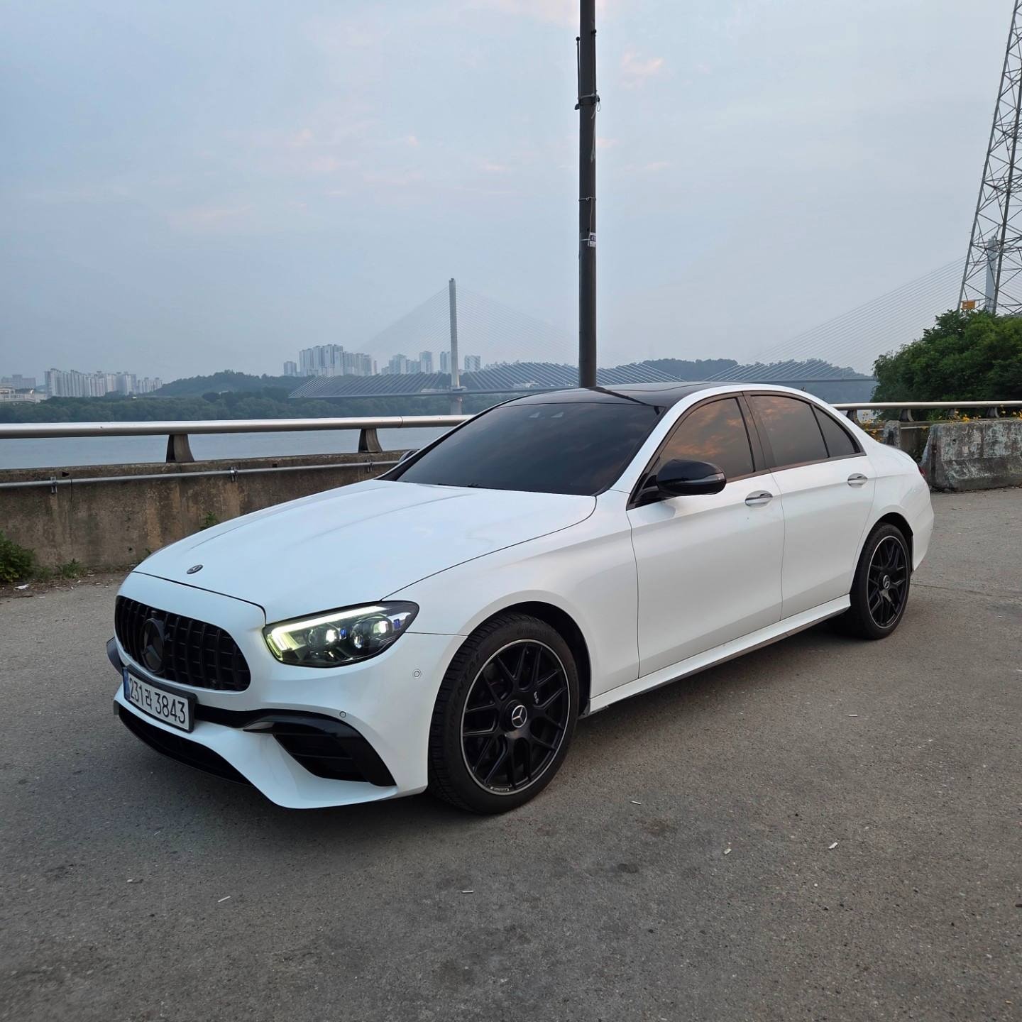 E 클래스 W213 E220 d 전기형 (163마력)익스클루시브 매물 썸네일
