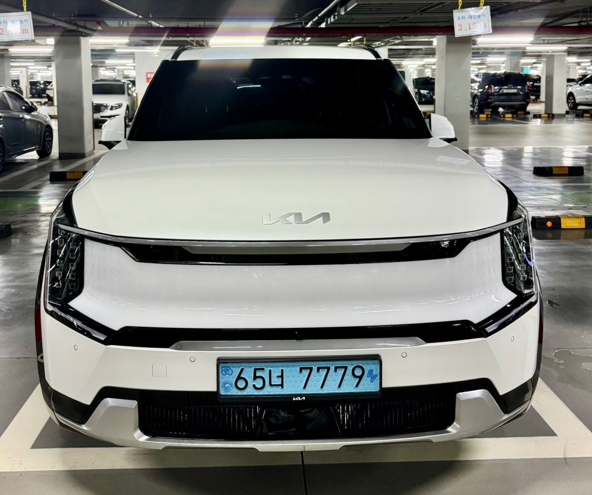 EV9 MV1 BEV(롱레인지/99.8kWh) RWD 어스(7인승) 매물 썸네일