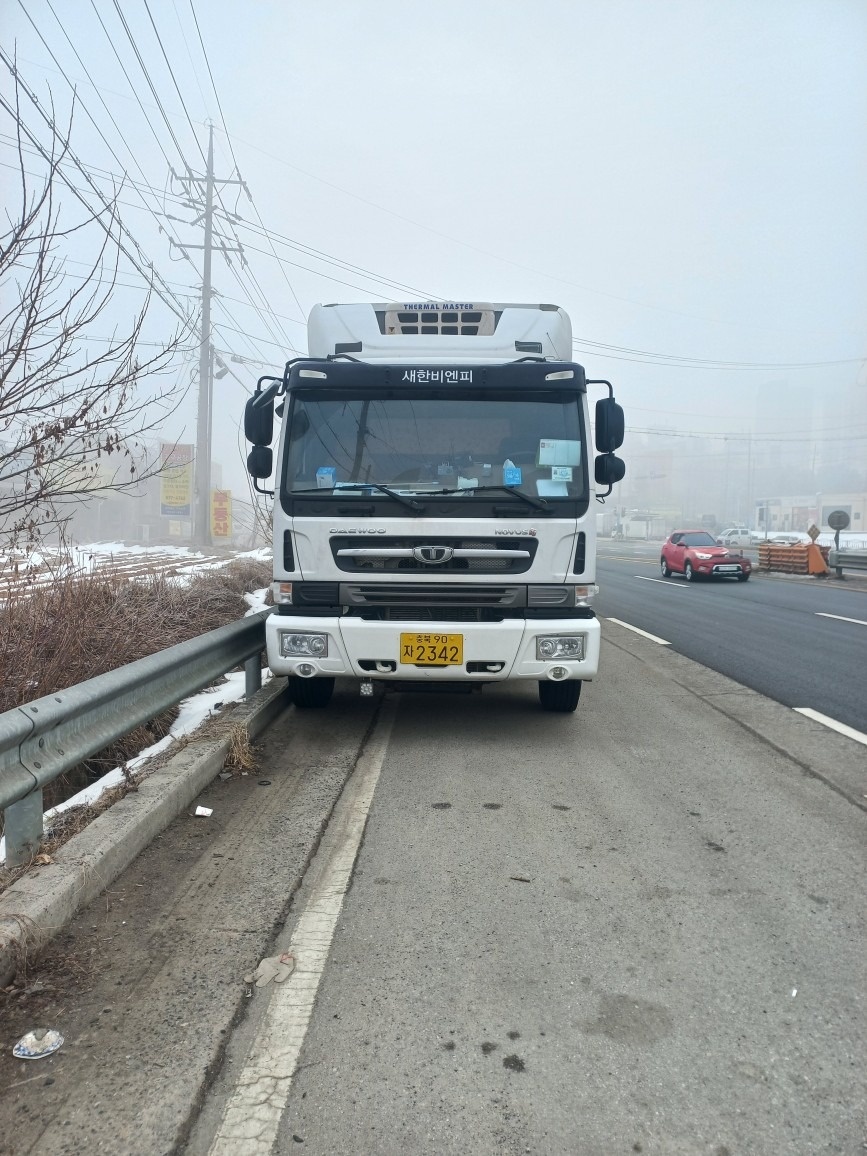 노부스 4.5톤 카고 극초장축플러스8.6 4X2 로얄 매물 썸네일