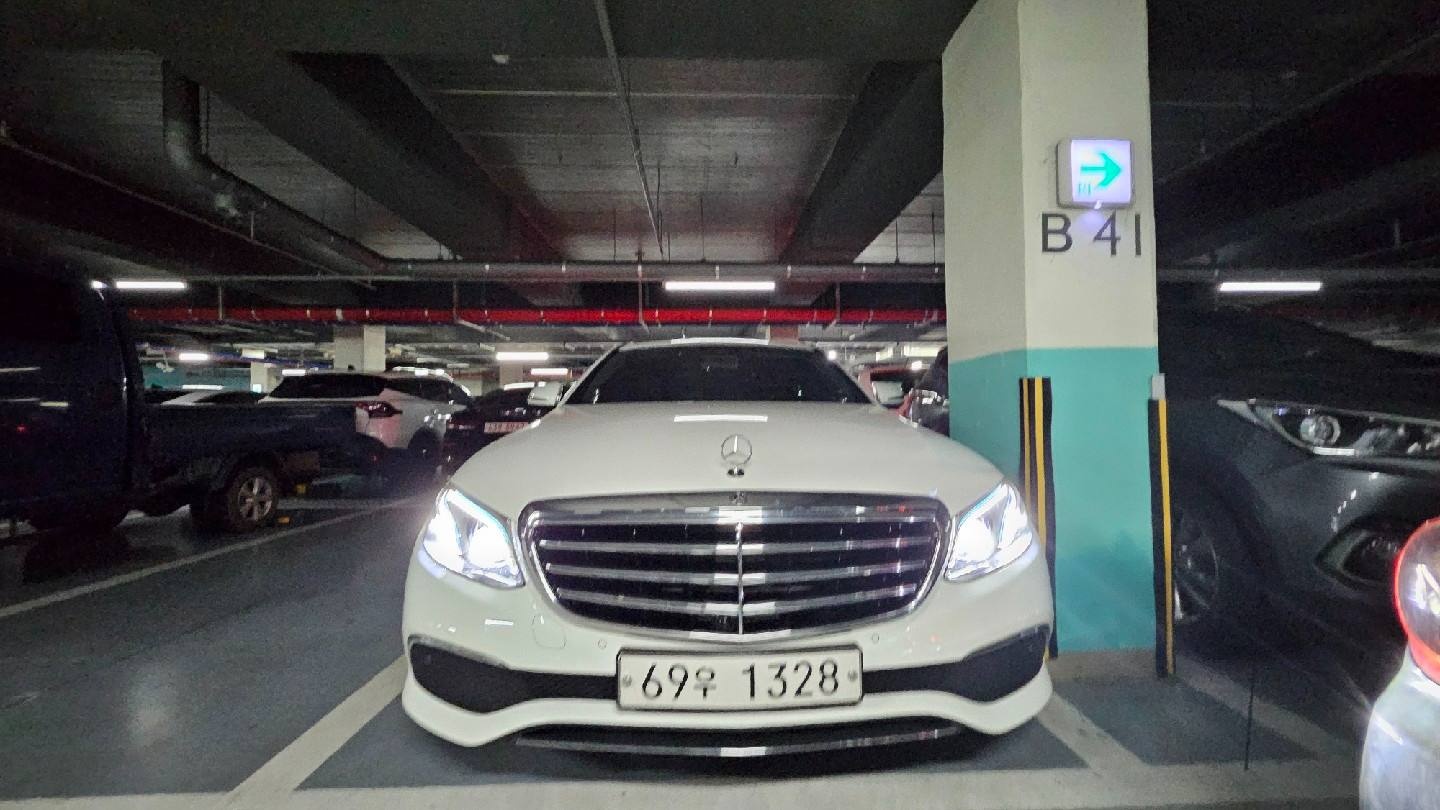 E 클래스 W213 E300 4Matic 전기형 (211마력)익스클루시브 매물 썸네일