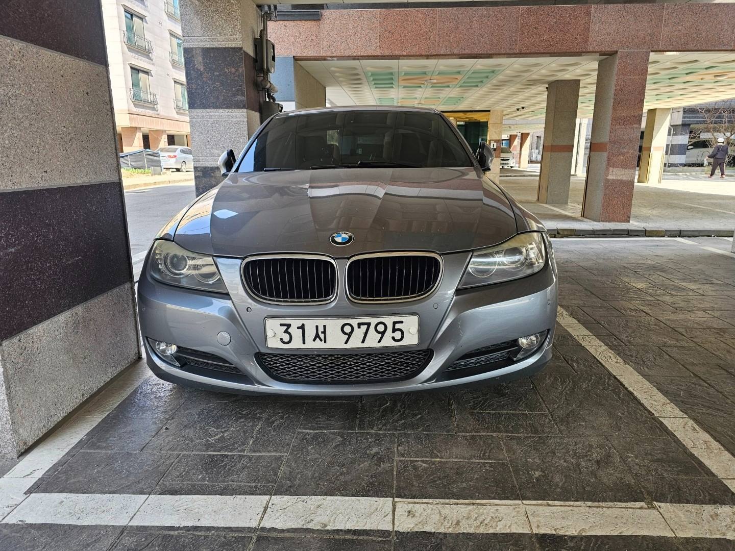 3시리즈 E90 320 i 세단 (156마력) 매물 썸네일