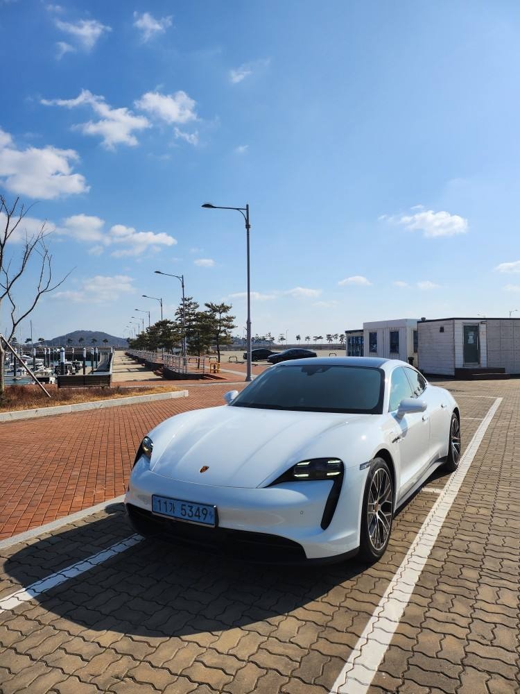 타이칸 BEV(79.2kWh) RWD 베이스 (266km) 매물 썸네일