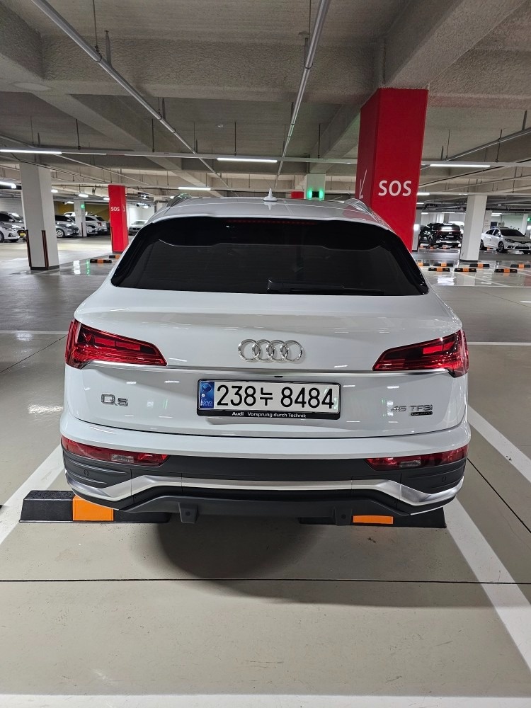 Q5 FY 45 TFSI Sportback 콰트로 (265마력)Premium 매물 썸네일