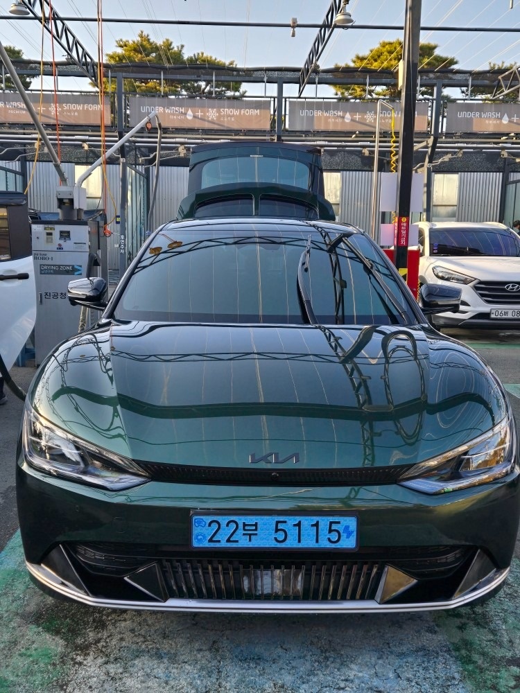 EV6 CV BEV(롱레인지/77.4kWh) AWD 어스(441km) 매물 썸네일