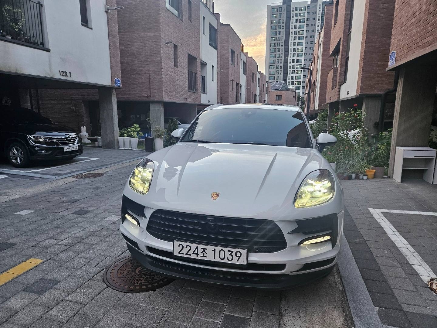 마칸 95B 2.0 (R4 TFSI) 4WD 중기형 (252마력) 매물 썸네일