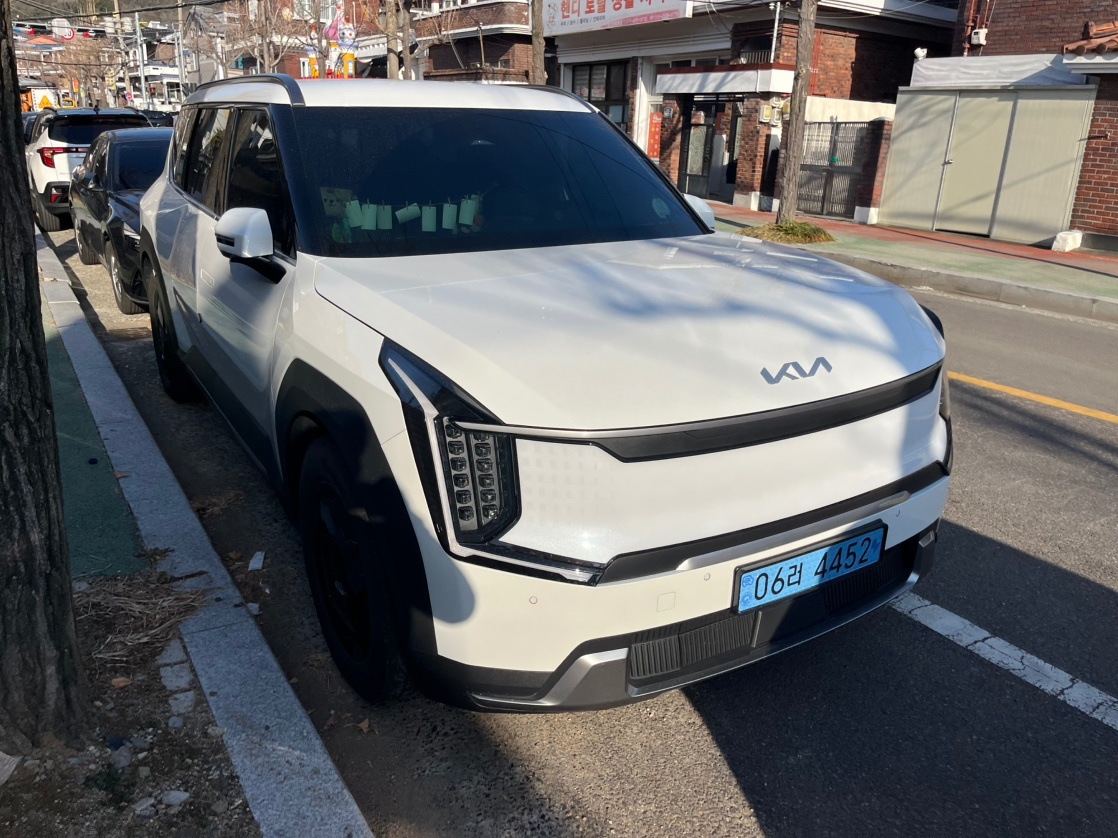 EV9 MV1 BEV(99.8kWh) RWD 에어(7인승) 매물 썸네일