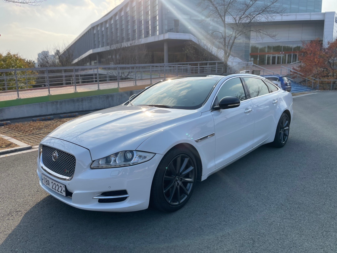 XJ X351 3.0 d 프리미엄 럭셔리 LWB 매물 썸네일