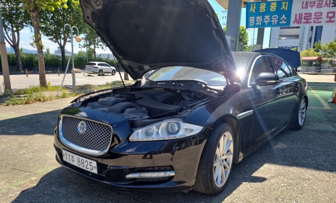 XJ X351 3.0 d 프리미엄 럭셔리 LWB 매물 썸네일