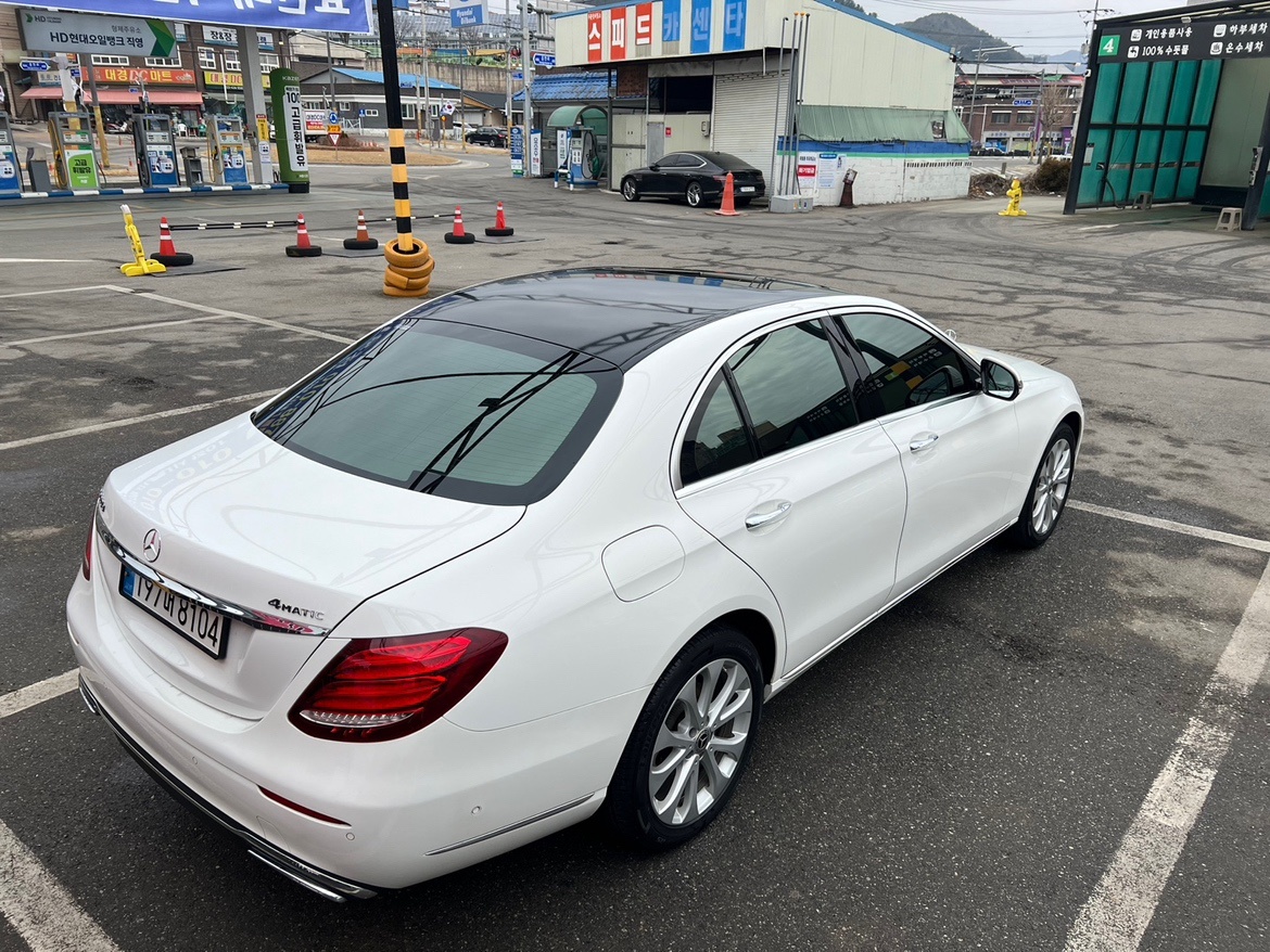 E 클래스 W213 E220 d 4Matic 전기형 (194마력)익스클루시브 매물 썸네일