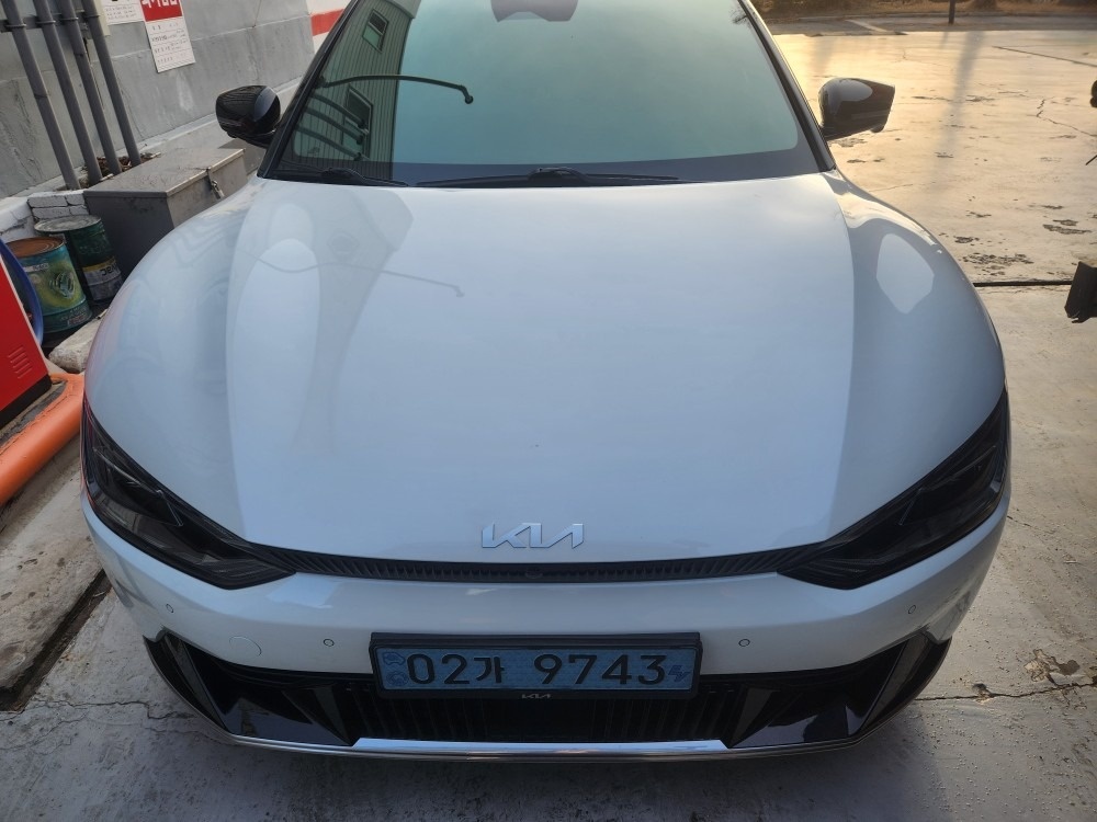 EV6 CV BEV(롱레인지/77.4kWh) AWD 어스(441km) 매물 썸네일