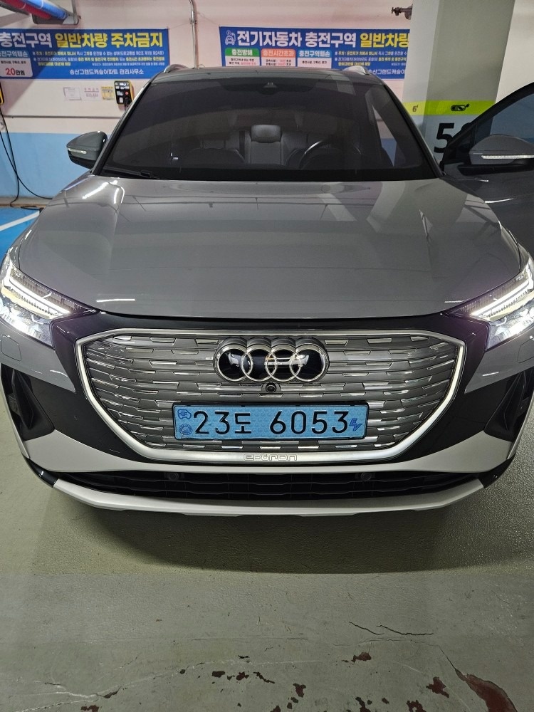 Q4 e-tron BEV(82kWh) RWD 40 프리미엄(386km) 매물 썸네일