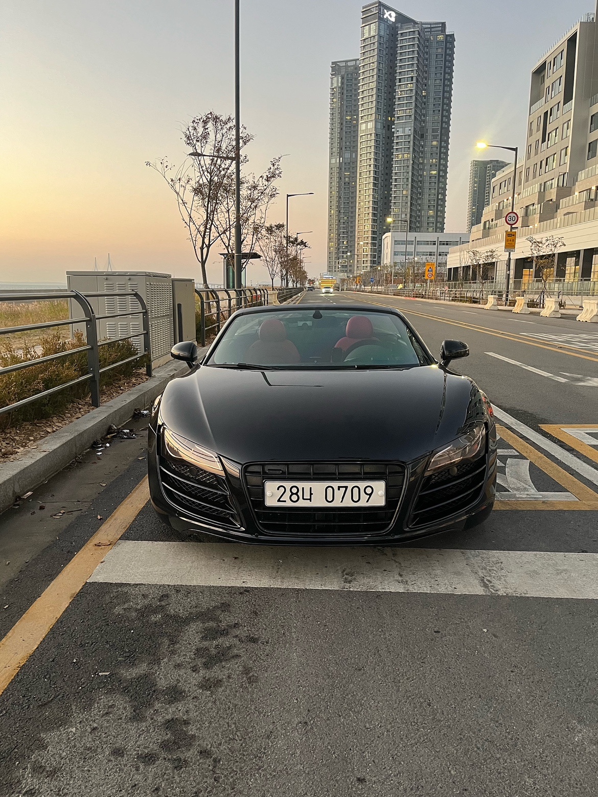 R8 Ⅰ 42 5.2 (V10 FSI) 스파이더 콰트로 (525마력) 매물 썸네일