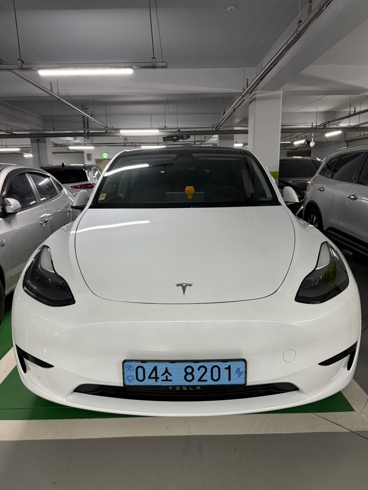 모델 Y BEV(75kWh) RWD 스탠다드 레인지 매물 썸네일