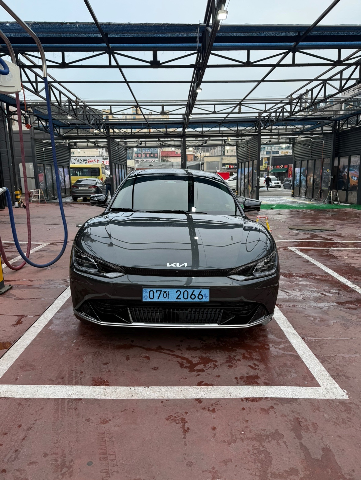 EV6 CV BEV(롱레인지/77.4kWh) RWD 어스(470km) 매물 썸네일