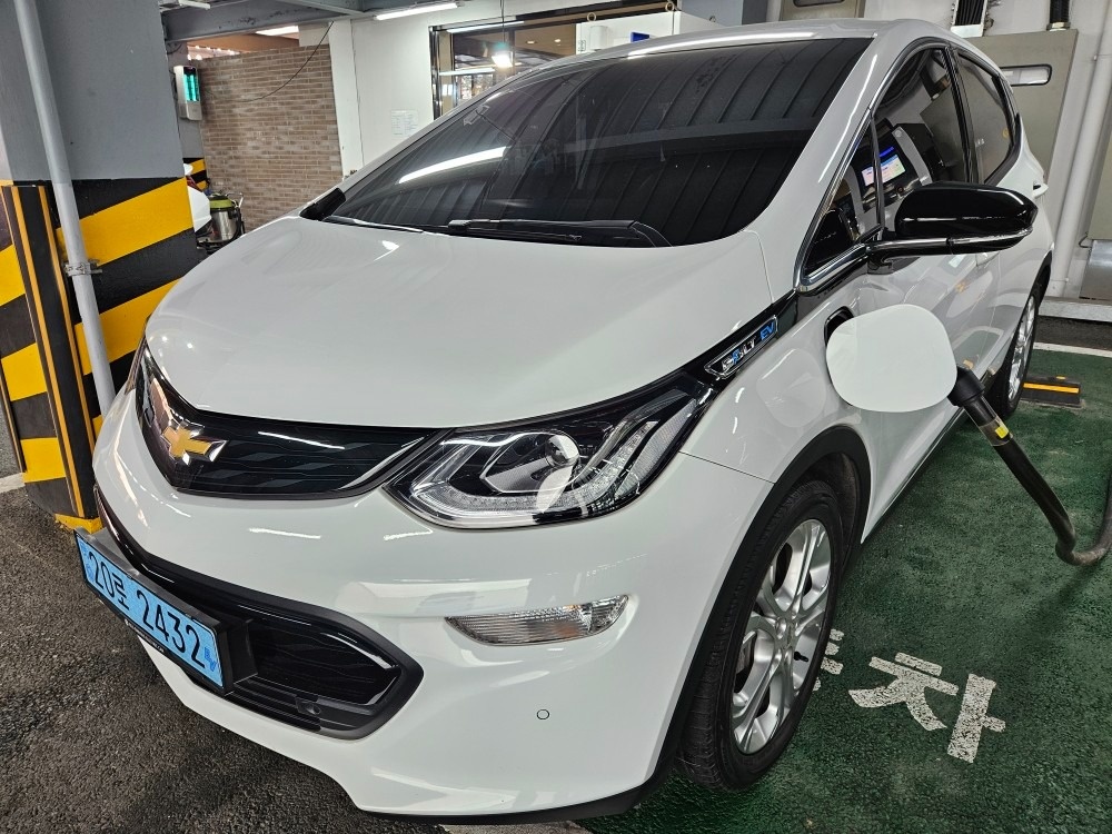 볼트 BEV(66kWh/414km) FWD LT 매물 썸네일