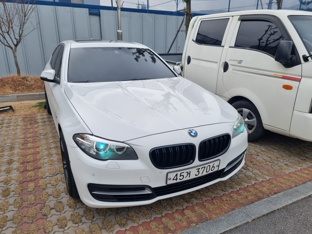 5시리즈 F10 528 i xDrive (245마력) 매물 썸네일