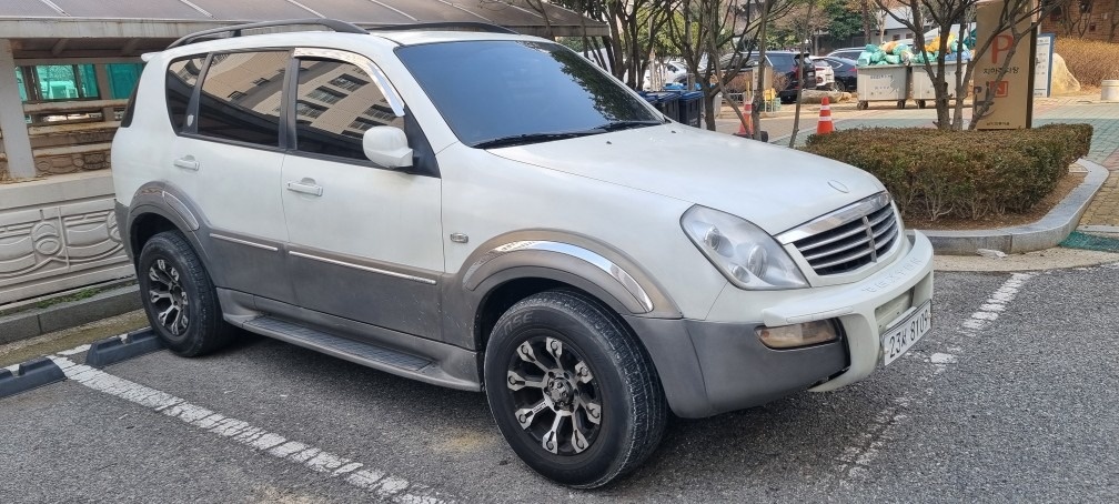 뉴 렉스턴 Y200 7인승(디젤 RX5 TI) 4WD 고급 매물 썸네일