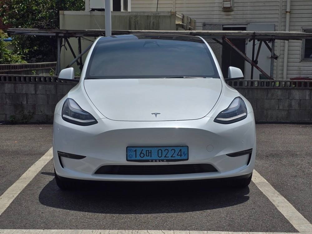 모델 Y BEV(89.2 kWh) AWD 롱 레인지 매물 썸네일