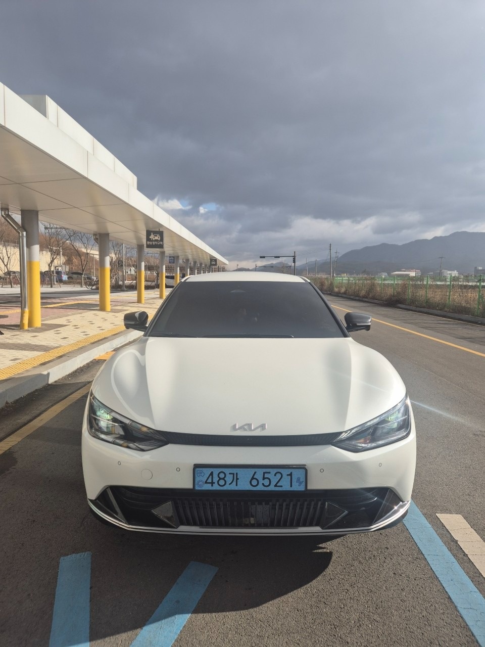 EV6 CV BEV(롱레인지/77.4kWh) RWD 어스(470km) 매물 썸네일