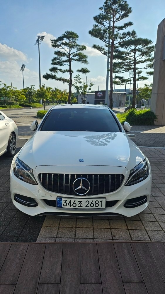 C 클래스 W205 C220 블루텍 (204마력)아방가르드 매물 썸네일