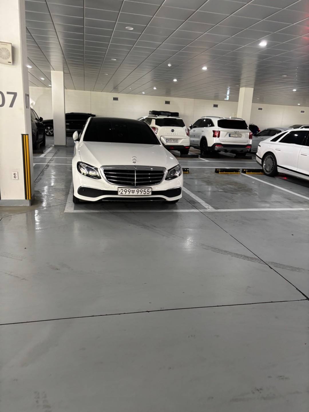 E 클래스 W213 E300 e 전기형 (211마력)익스클루시브 매물 썸네일