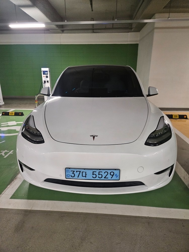 모델 Y BEV(75kWh) RWD 스탠다드 레인지 매물 썸네일