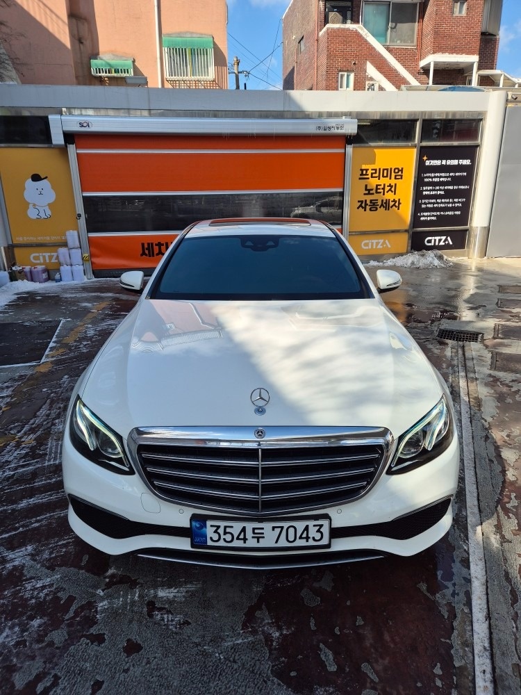 E 클래스 W213 E220 d 4Matic 전기형 (194마력)익스클루시브 매물 썸네일