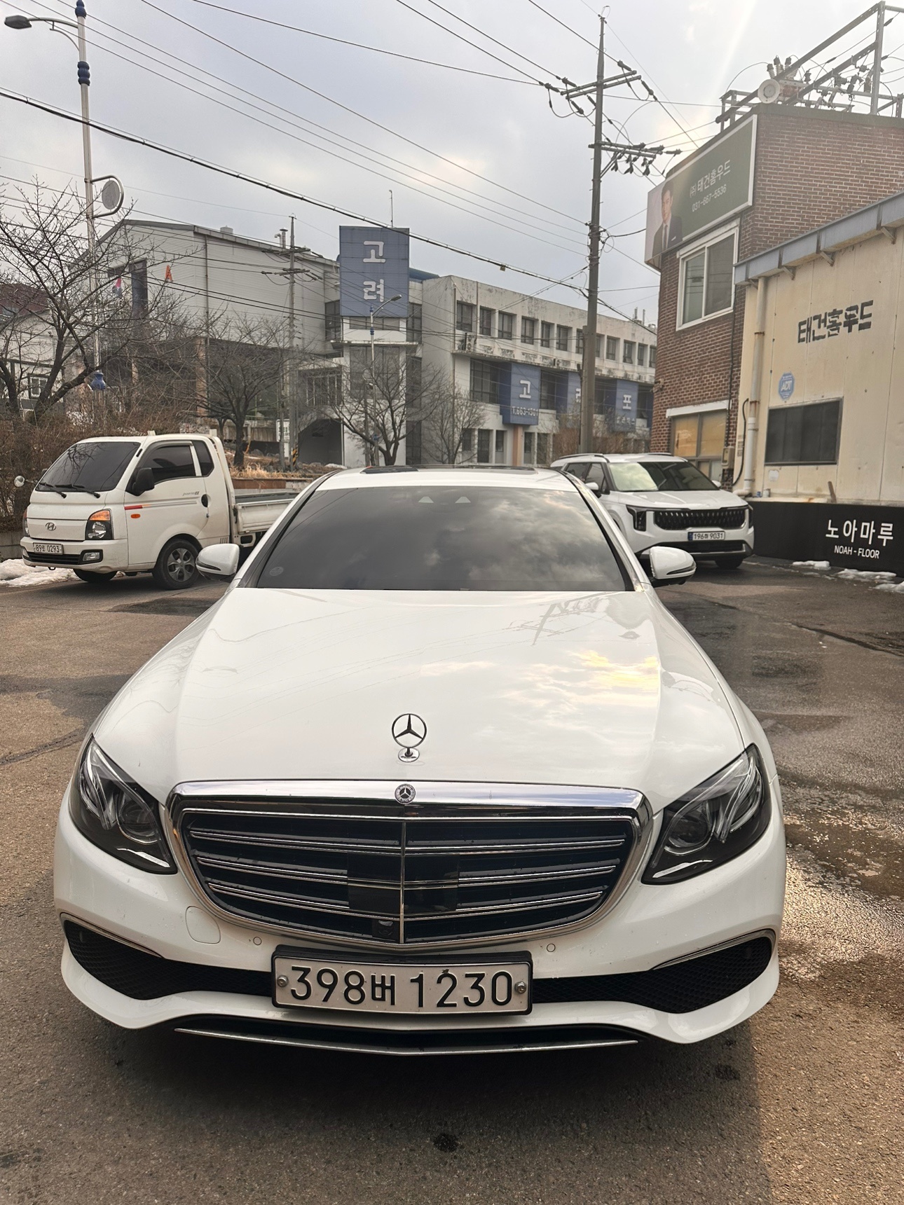 E 클래스 W213 E300 4Matic 전기형 (211마력)익스클루시브 매물 썸네일