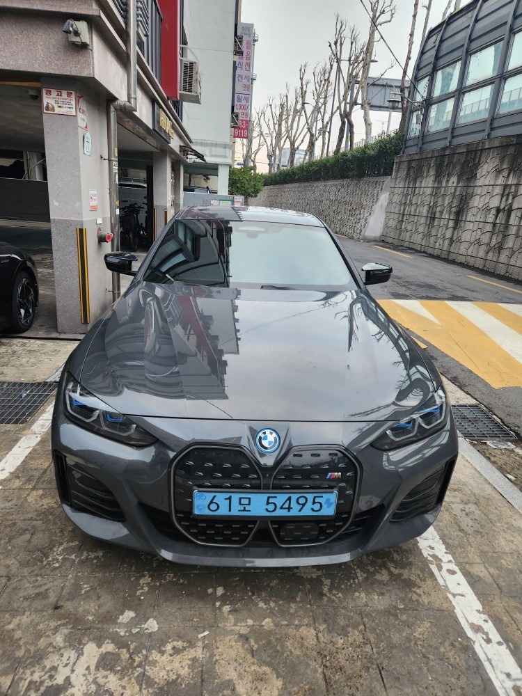 i4 그란쿠페G26 M50(84kWh) xDrive 프로 매물 썸네일