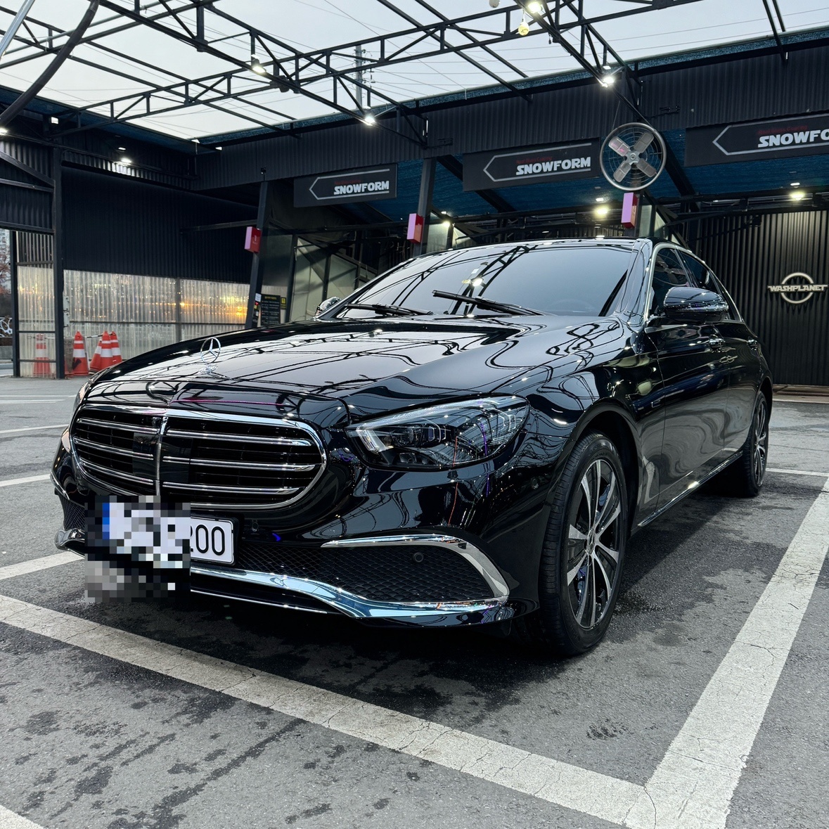 E 클래스 W213 E300 e 4Matic 후기형 (211마력) 익스클루시브 매물 썸네일