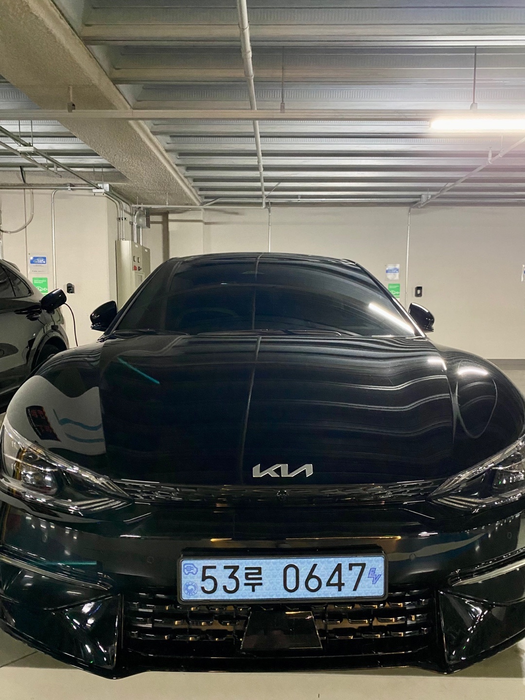 EV6 CV BEV(롱레인지/77.4kWh) AWD GT-Line(403km) 매물 썸네일