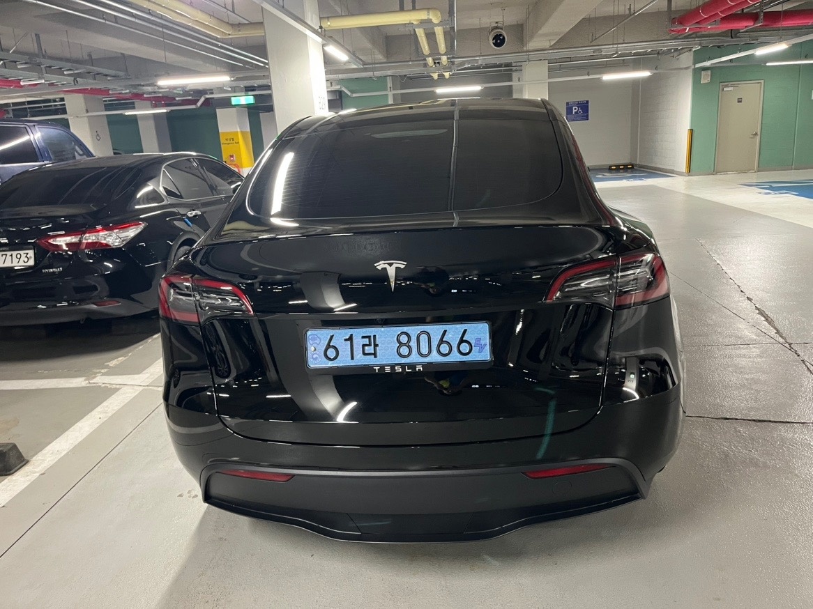 모델 Y BEV(75 kWh) RWD 스탠다드 레인지 매물 썸네일