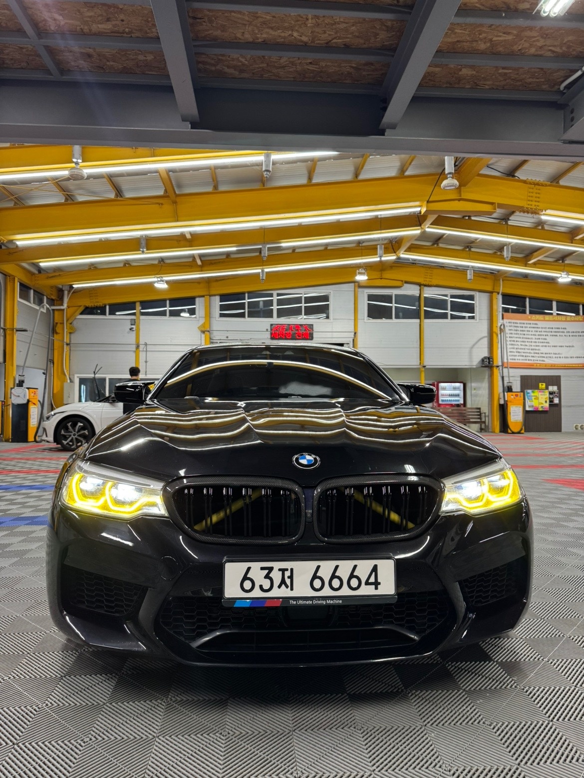 M5 F90 4.4T 세단 전기형 (608마력) 매물 썸네일