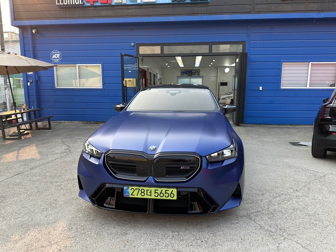 M5 G90 4.4T 세단 전기형 (585마력) 매물 썸네일