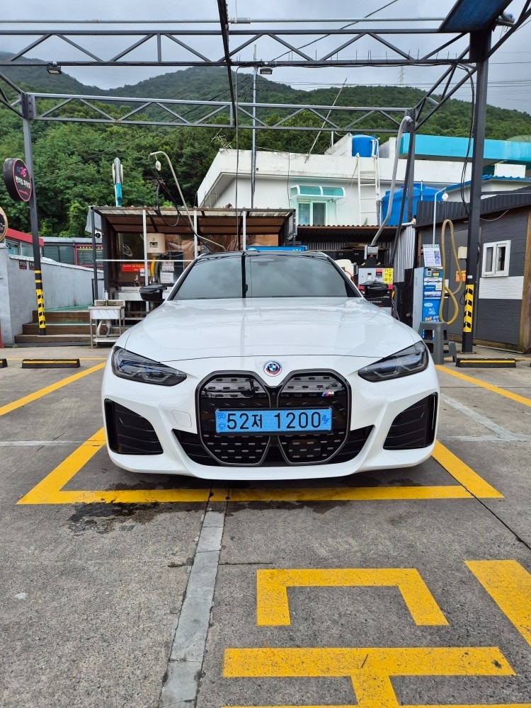 i4 그란쿠페G26 M50(84kWh) xDrive 프로 매물 썸네일