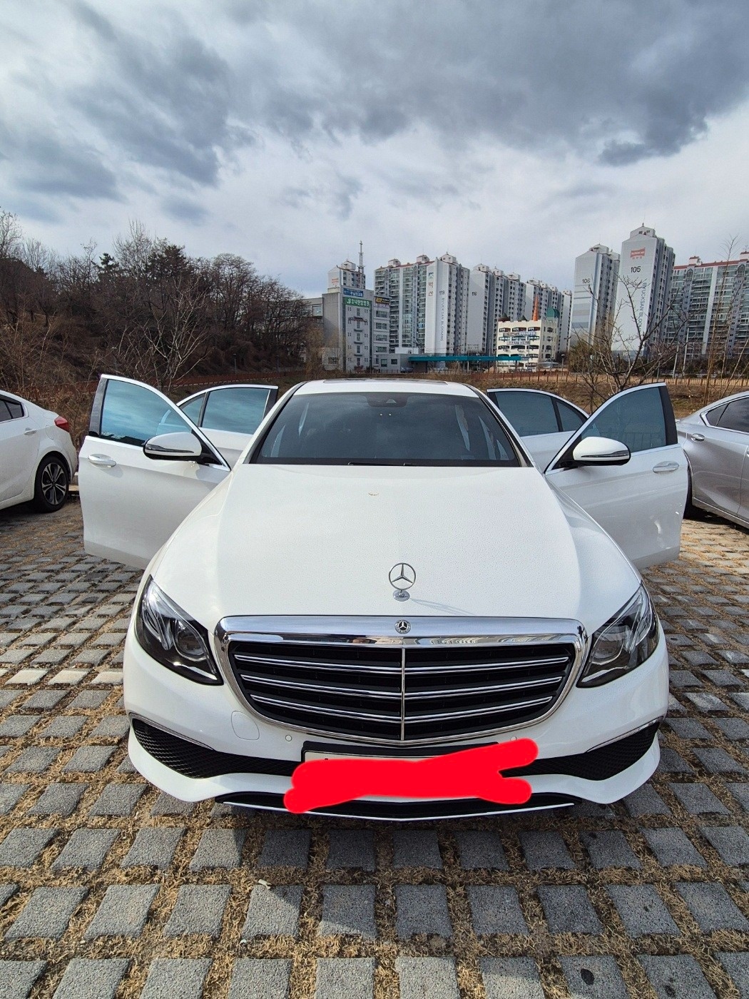 E 클래스 W213 E220 d 전기형 (163마력)익스클루시브 매물 썸네일