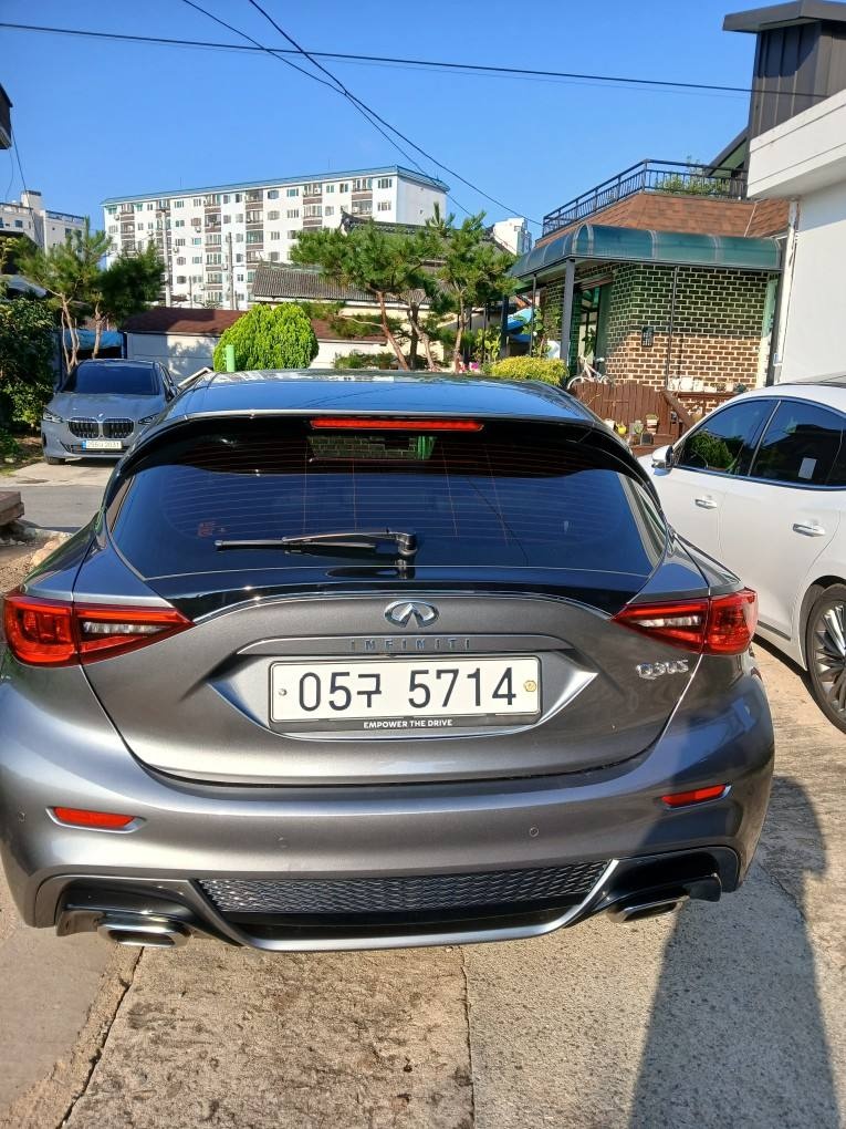 Q30 2.0 터보 FWD (211마력) 매물 썸네일
