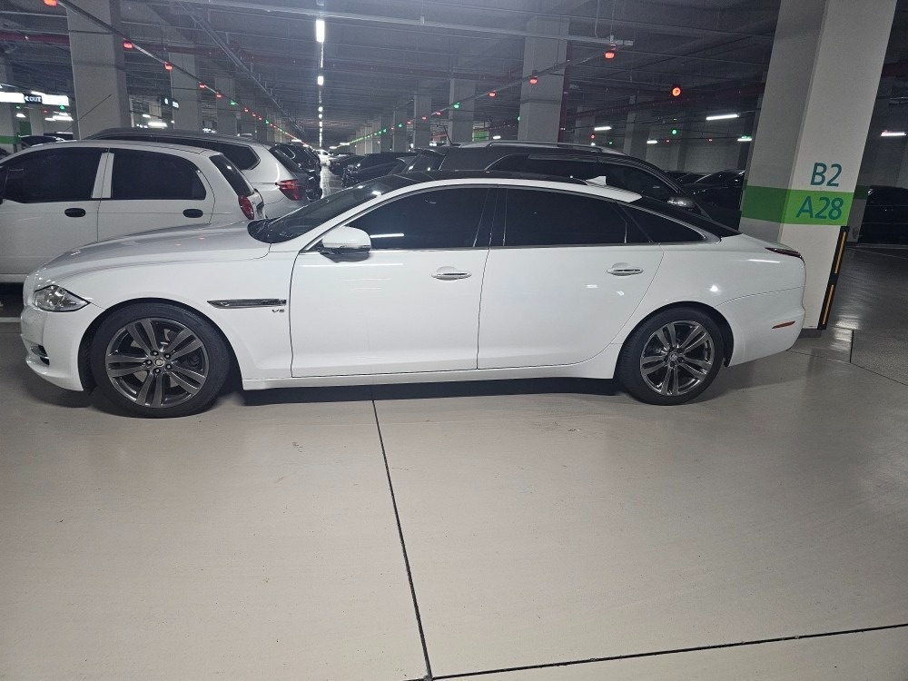 XJ X351 3.0 SC 프리미어 럭셔리 LWB 매물 썸네일