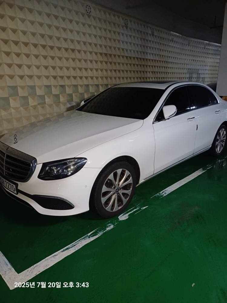 E 클래스 W213 E220 d 4Matic 전기형 (194마력) 매물 썸네일