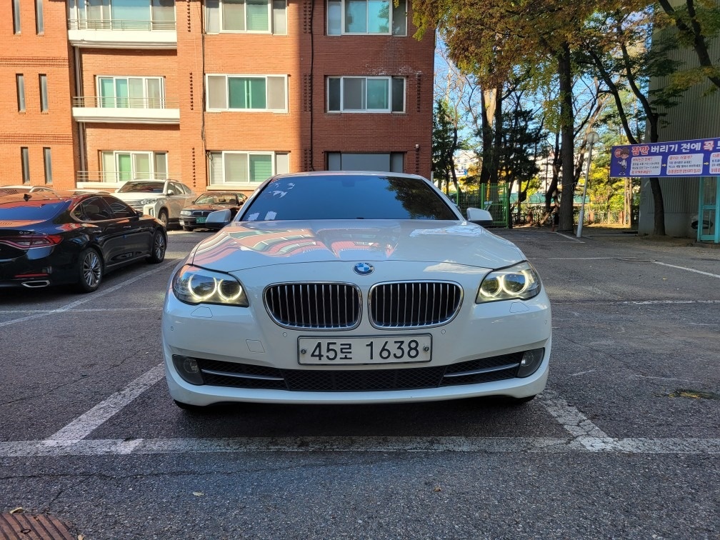 5시리즈 F10 528 i xDrive (245마력) 매물 썸네일