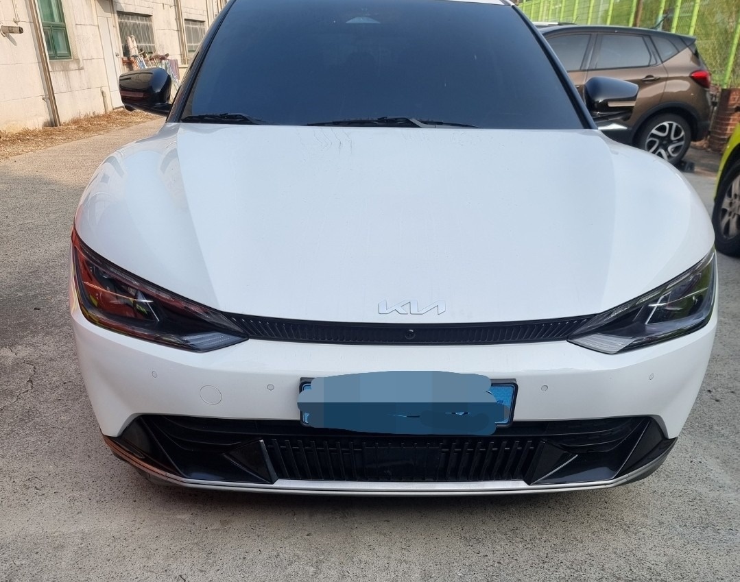 EV6 CV BEV(롱레인지/77.4kWh) RWD 어스(470km) 매물 썸네일