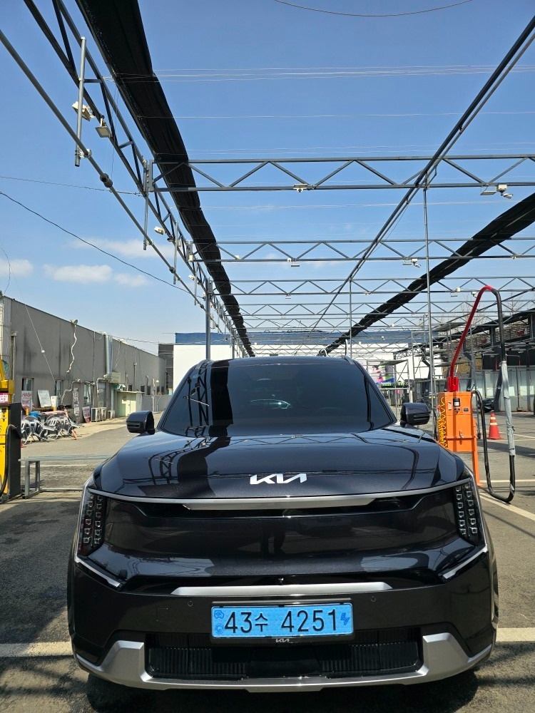 EV9 MV1 BEV(99.8kWh) 4WD 어스(6인승-스위블) 매물 썸네일