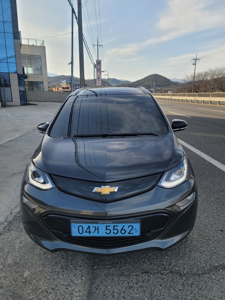 볼트 BEV(66kWh/414km) FWD 프리미어 매물 썸네일