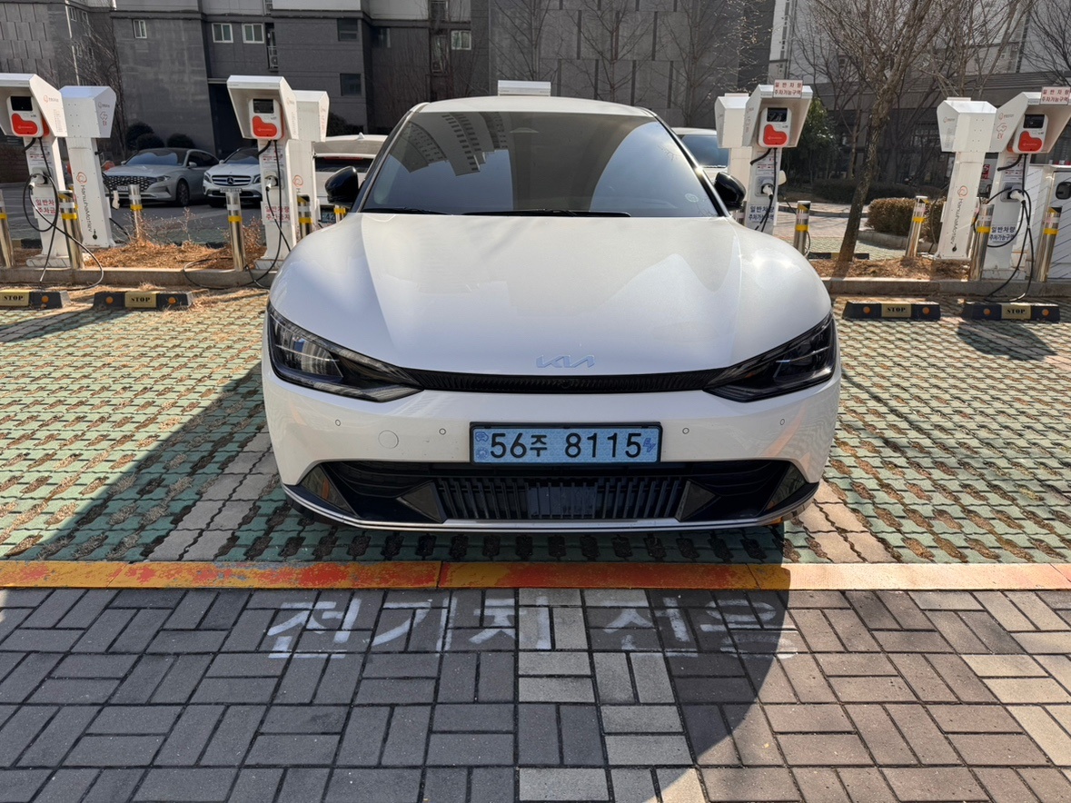 EV6 CV BEV(롱레인지/77.4kWh) RWD 어스(470km) 매물 썸네일