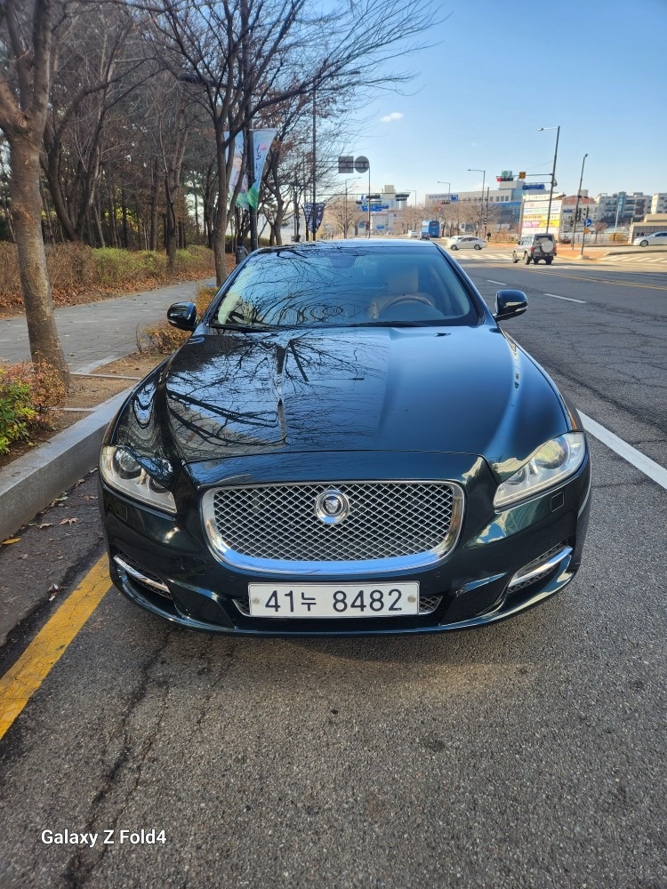 XJ X351 3.0 d 프리미엄 럭셔리 SWB 매물 썸네일