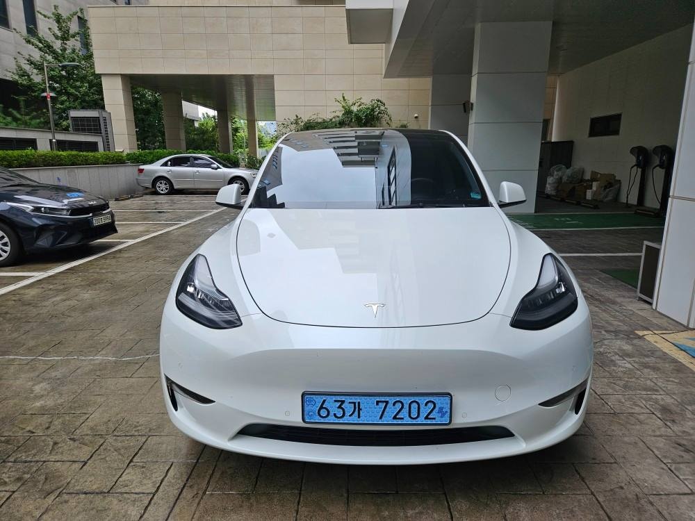 모델 Y BEV(75 kWh) RWD 스탠다드 레인지 매물 썸네일